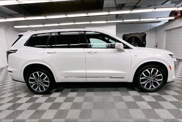 Used 2024 Cadillac XT6 Sport w/ Technology Package AWD/4WD image 15