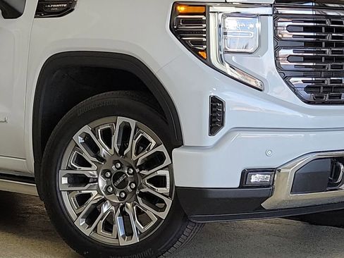 Certified 2026 GMC Sierra 1500 Denali Ultimate AWD/4WD image 3