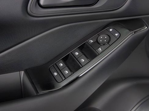 Used 2024 Nissan Rogue S FWD image 9