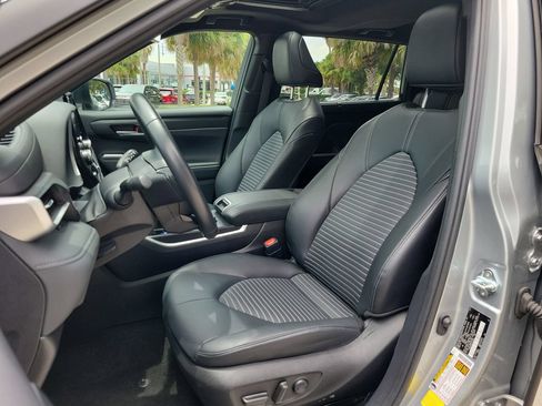 Used 2025 Toyota Highlander XSE AWD/4WD image 17