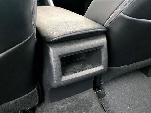 Used 2020 Toyota Camry SE FWD image 28