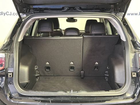 Used 2022 Jeep Compass Limited image 11