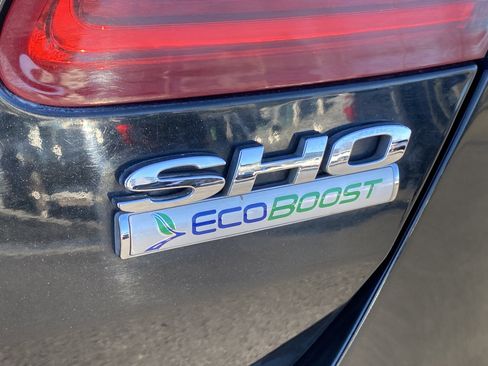 Used 2015 Ford Taurus SHO image 26