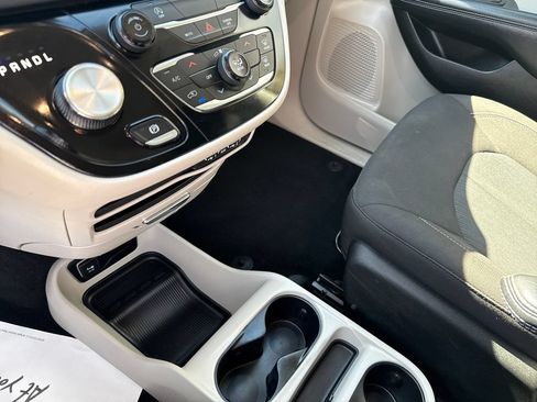 Used 2023 Chrysler Voyager LX FWD image 24