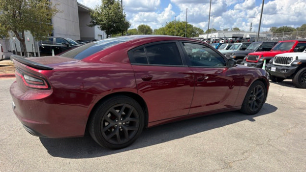 Used 2022 Dodge Charger SXT w/ Blacktop Package RWD image 4