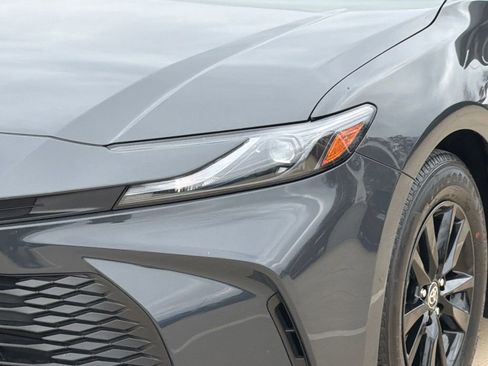Used 2025 Toyota Camry LE image 4