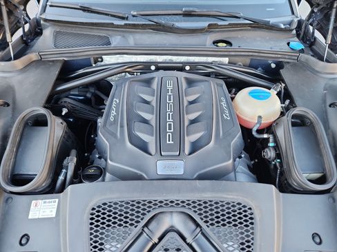 Used 2015 Porsche Macan Turbo image 22