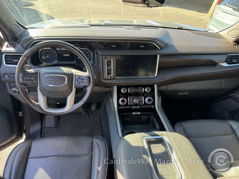 Used 2021 GMC Yukon XL Denali w/ Denali Premium Package AWD/4WD image 12