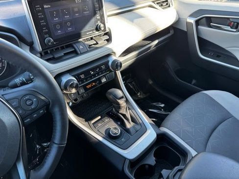 Used 2021 Toyota RAV4 XLE w/ Convenience Package image 16