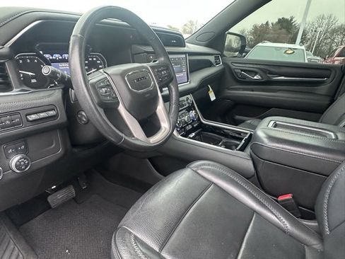 Used 2021 GMC Yukon Denali w/ Denali Premium Package image 13