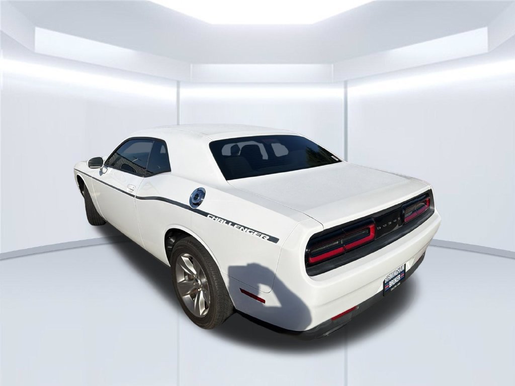 Used 2017 Dodge Challenger SXT RWD image 4