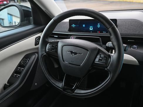 Used 2025 Ford Mustang Mach-E Premium AWD/4WD image 31