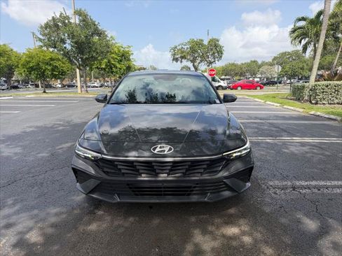 Used 2025 Hyundai Elantra SE FWD image 7