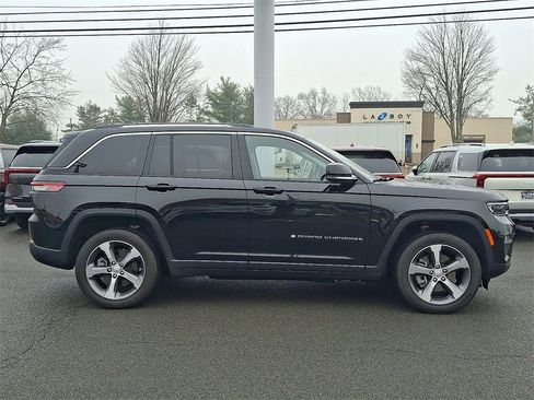 Used 2023 Jeep Grand Cherokee 4WD 4xe image 8