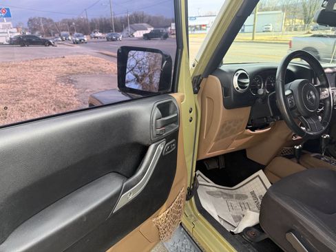 Used 2013 Jeep Wrangler Unlimited Sahara w/ Connectivity Group image 10