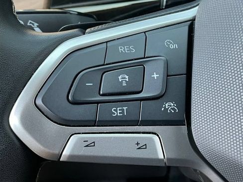 Certified 2025 Volkswagen Atlas SE FWD image 29