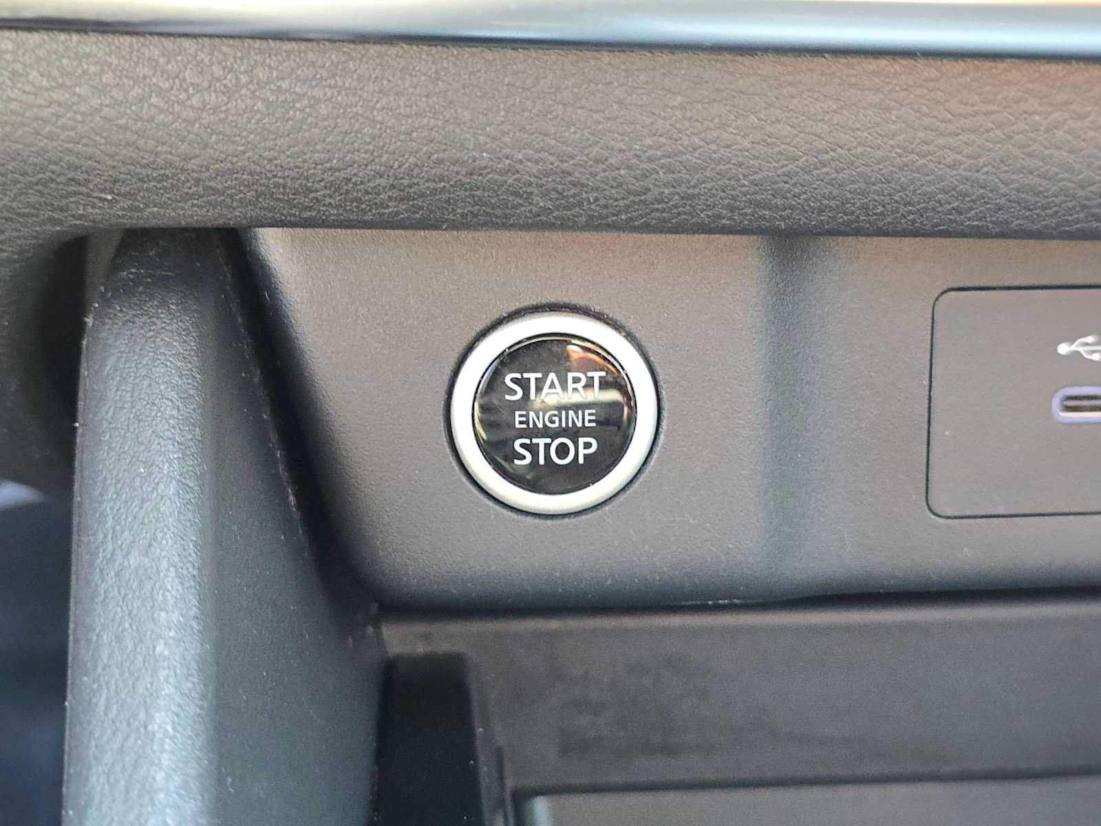 Used 2023 Nissan Rogue SV FWD image 29