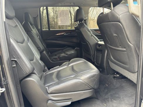 Used 2018 Cadillac Escalade ESV Luxury image 10