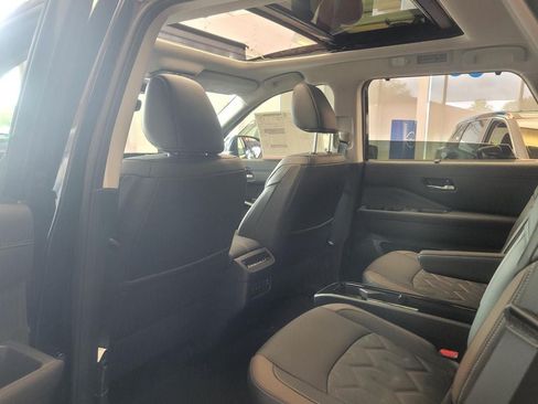 New 2026 Nissan Pathfinder Platinum AWD/4WD image 13