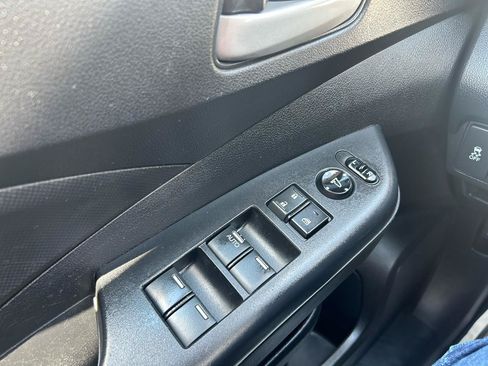 Used 2016 Honda CR-V LX image 17