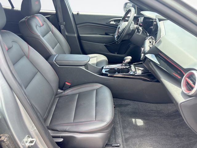 Used 2024 Chevrolet Trax RS w/ Sunroof Package FWD image 25