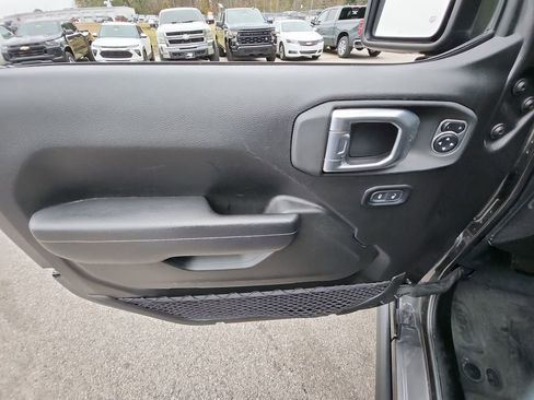 Used 2024 Jeep Gladiator Willys image 26