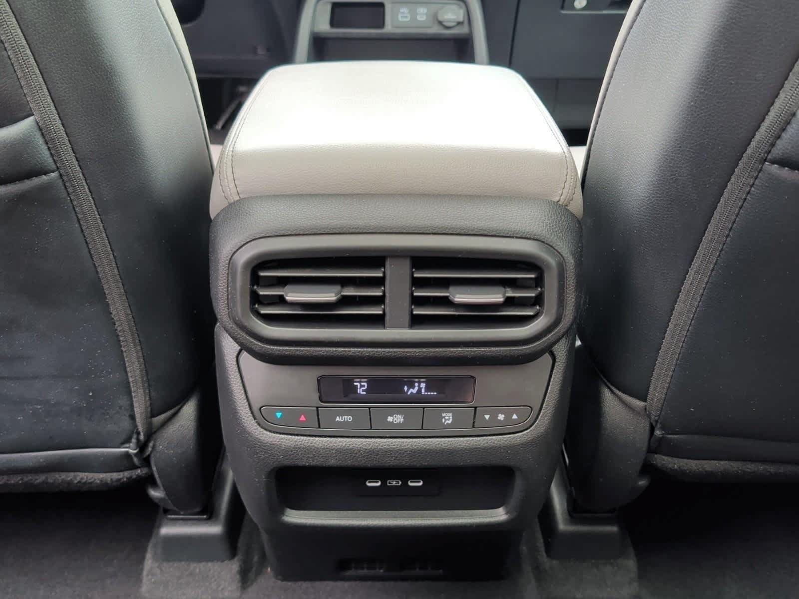 Used 2025 Honda Pilot Touring image 29