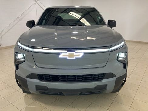 Used 2025 Chevrolet Silverado EV LT image 9