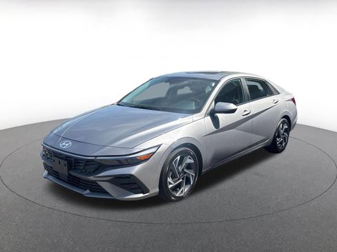 Used 2025 Hyundai Elantra SEL image 8