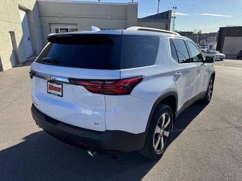 Used 2023 Chevrolet Traverse LT w/ LT Premium Package image 3