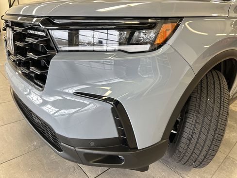 Used 2025 Honda Pilot Black Edition image 19