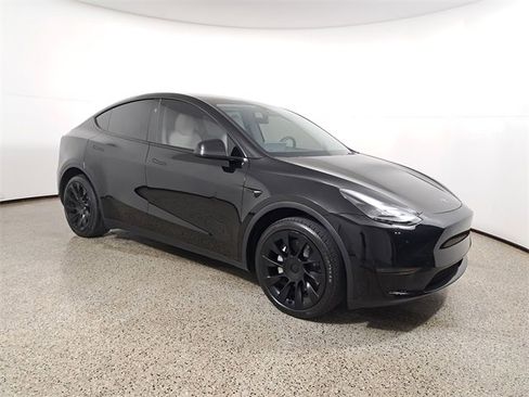 Used 2024 Tesla Model Y Long Range image 4