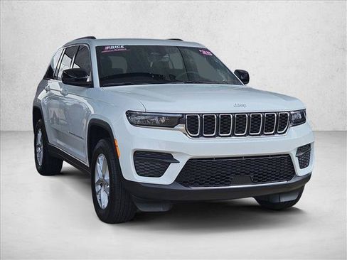 Used 2025 Jeep Grand Cherokee Laredo X RWD image 3