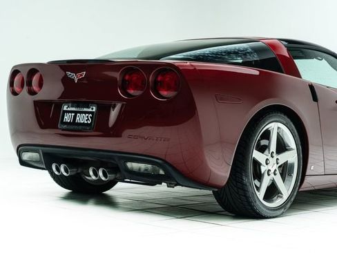 Used 2006 Chevrolet Corvette Coupe w/ Preferred Equipment Group RWD image 14