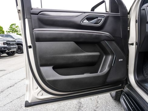 Used 2024 Chevrolet Suburban RST RWD image 19