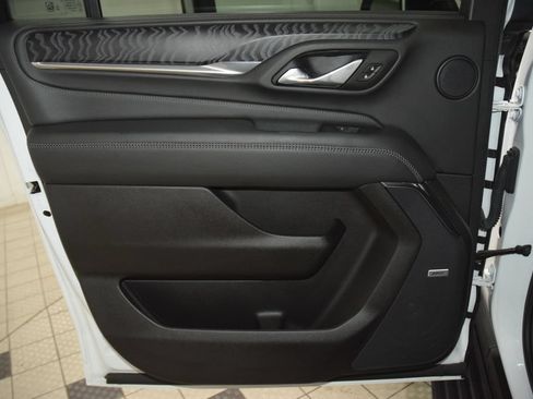 Used 2024 GMC Yukon XL Denali AWD/4WD image 47