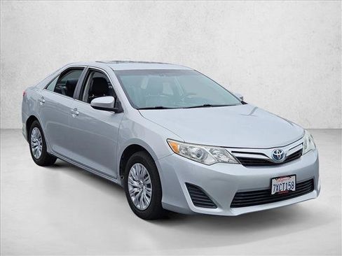 Used 2014 Toyota Camry LE FWD image 3