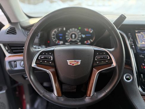 Used 2018 Cadillac Escalade Premium Luxury image 34