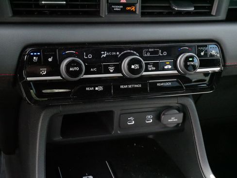Certified 2026 Honda Pilot Black Edition image 23