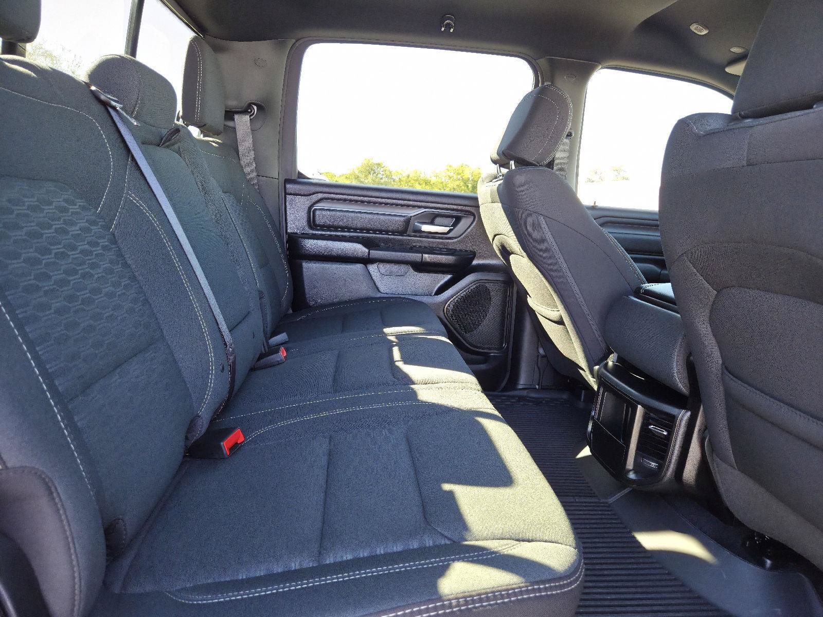 Used 2025 RAM 1500 Warlock AWD/4WD image 34