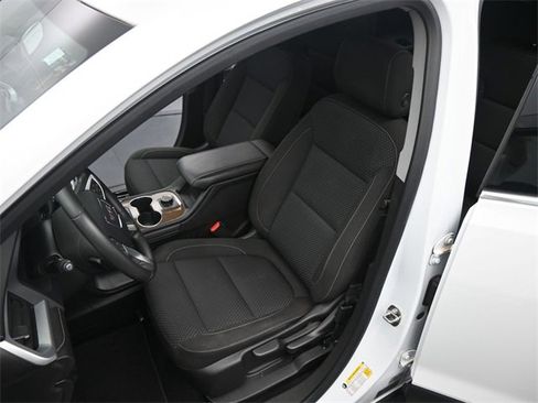 Used 2023 GMC Acadia SLE image 11