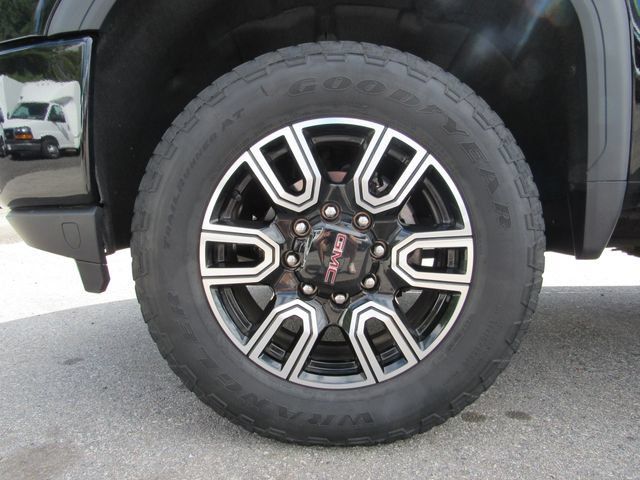 Used 2023 GMC Sierra 2500 AT4 w/ AT4 Premium Plus Package AWD/4WD image 9