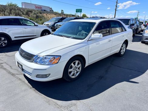 Used 2001 Toyota Avalon XLS FWD image 2