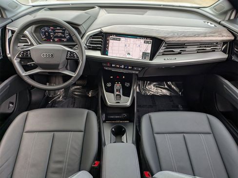 Used 2025 Audi Q4 e-tron Prestige image 7