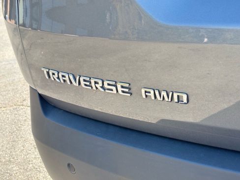 Used 2021 Chevrolet Traverse LS image 5