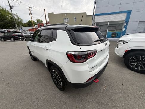 Used 2025 Jeep Compass Trailhawk AWD/4WD image 3