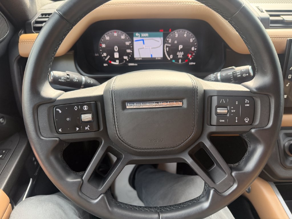 Used 2025 Land Rover Defender 110 X AWD/4WD image 31