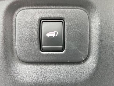 Used 2017 Nissan Pathfinder SL w/ SL Premium Package image 16