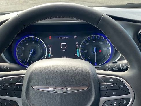 Used 2024 Chrysler Pacifica Touring-L image 10