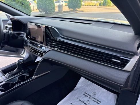 Used 2025 Toyota Camry SE image 31